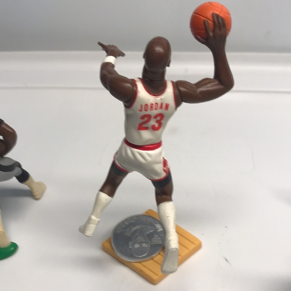 NBA, NFL and MLB Bundle of Figurine’s - Picture 3 of 14